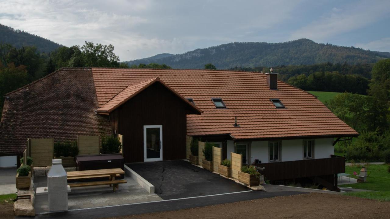 Gites Gorevirat Corcelles  エクステリア 写真